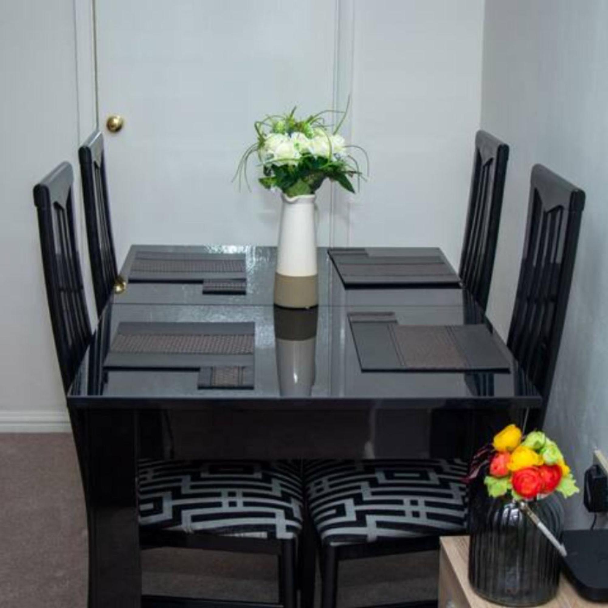 2-Bed Sleeps 4 Comfy For Contractors With Free Parking In Crawley Near Gatwick Manor Royal Refurbished Apartment Exterior photo